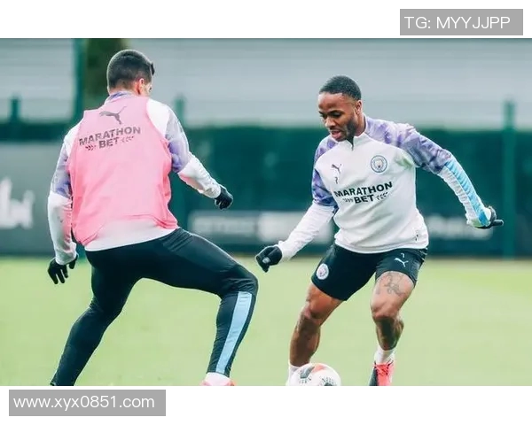 足球明星挥拳三次引发热议球场内外的情绪与反应解析